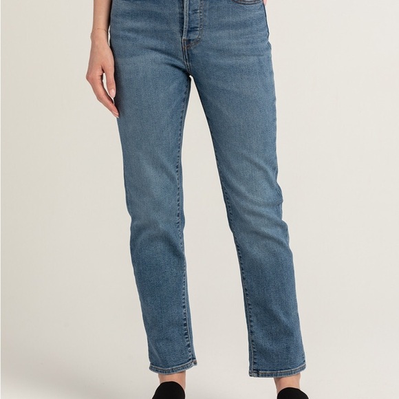 Levi’s Wedgie Straight Leg Jeans - Picture 3 of 7